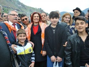 Ücretsiz Deve Güreşi Büyük İlgi Gördü