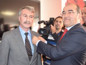 Mehmet Ali Oklay’a Rozet