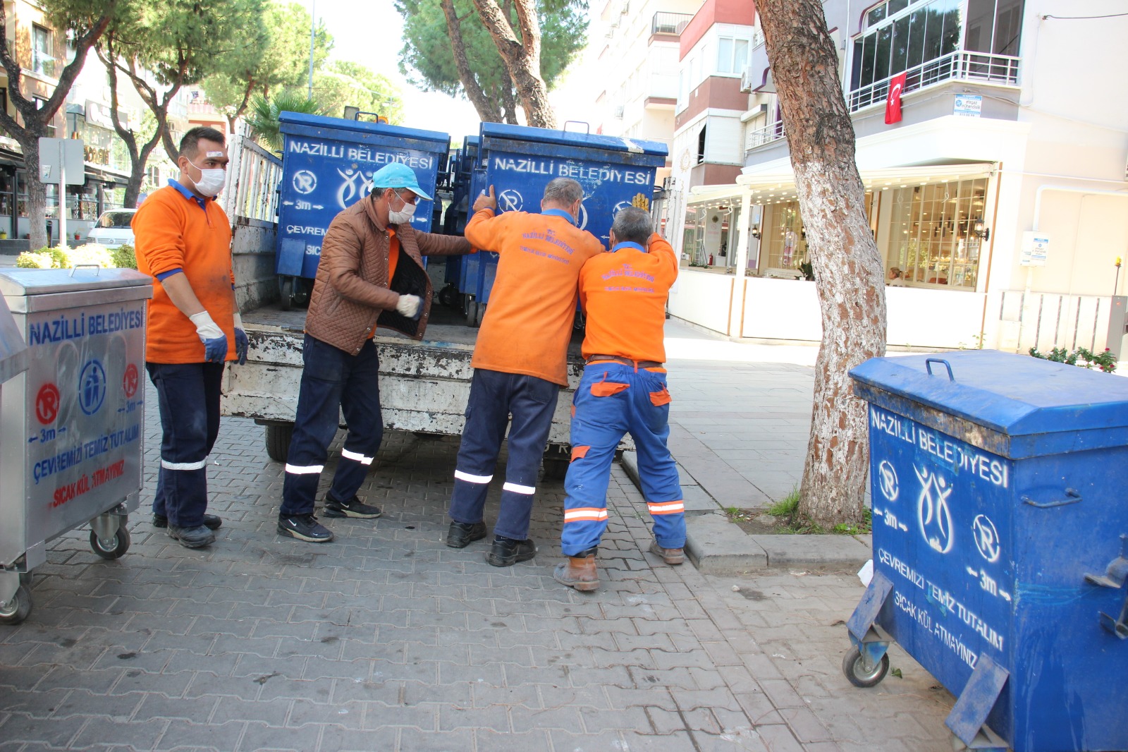 Nazilli’de çöp konteynerleri yenileniyor