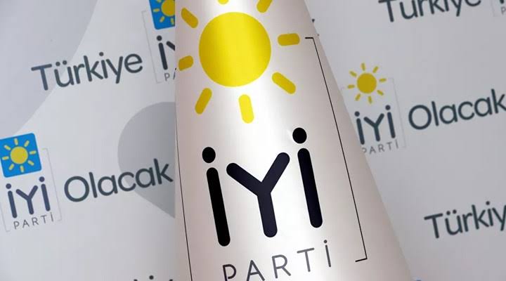 İYİ PARTİ'DE İSTİFA DEPREMİ!