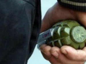 Ellerinde patlayan bomba 2 kişiyi ağır yaralandı