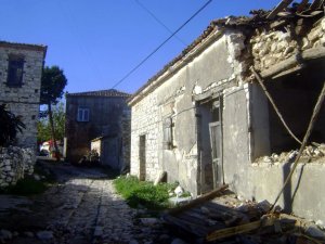 Yıkılmaya Yüz Tutmuş Tarihi Evler İlgi Bekliyor