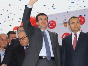 Nihat Zeybekci Honaz’da Halka Seslendi