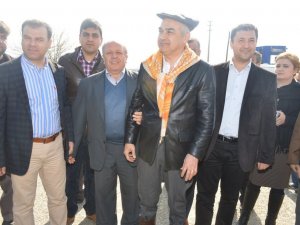 Savaş: Zeybek De Oynarız, Büyükşehir De Yönetiriz