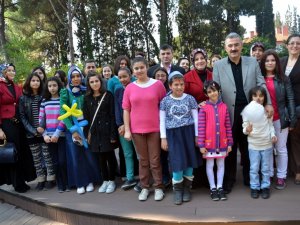 Ayyıldız ve Eşi Minikler İçin Doğum Günü Düzenledi