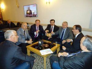 Ünal, Elma Cipsini Milletvekillerine Tanıttı