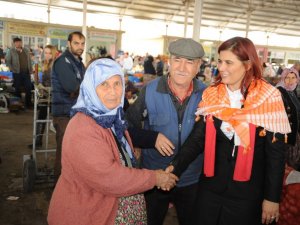 İncirliova Pazarında Başkan Çerçioğlu’na Yoğun İlgi
