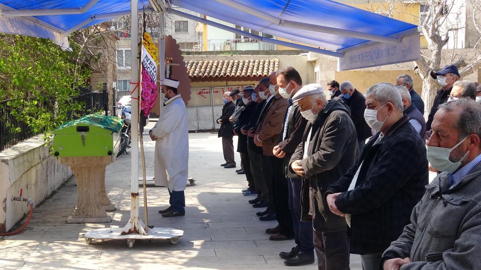 Aydın'da kimsesiz öğretmene, öğrencileri sahip çıktı