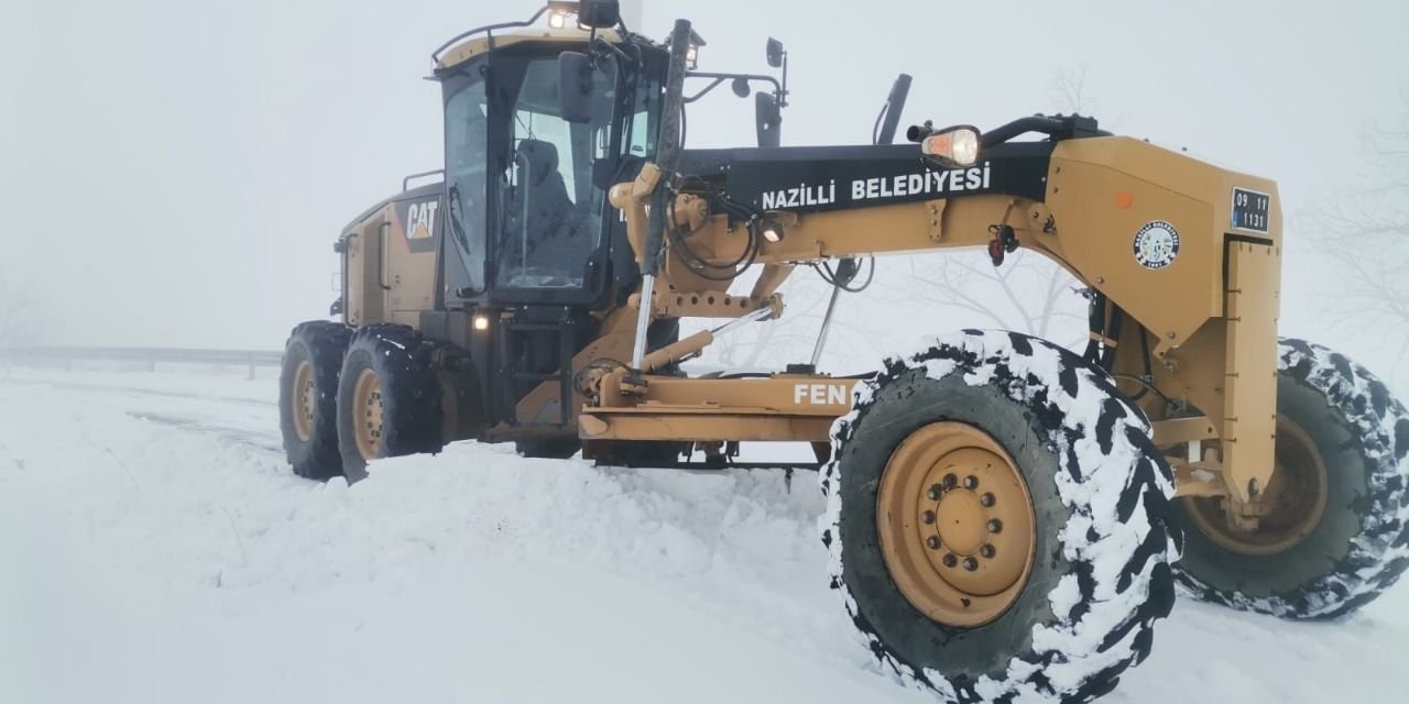 Nazilli Belediyesi'nin karla mücadelesi devam ediyor