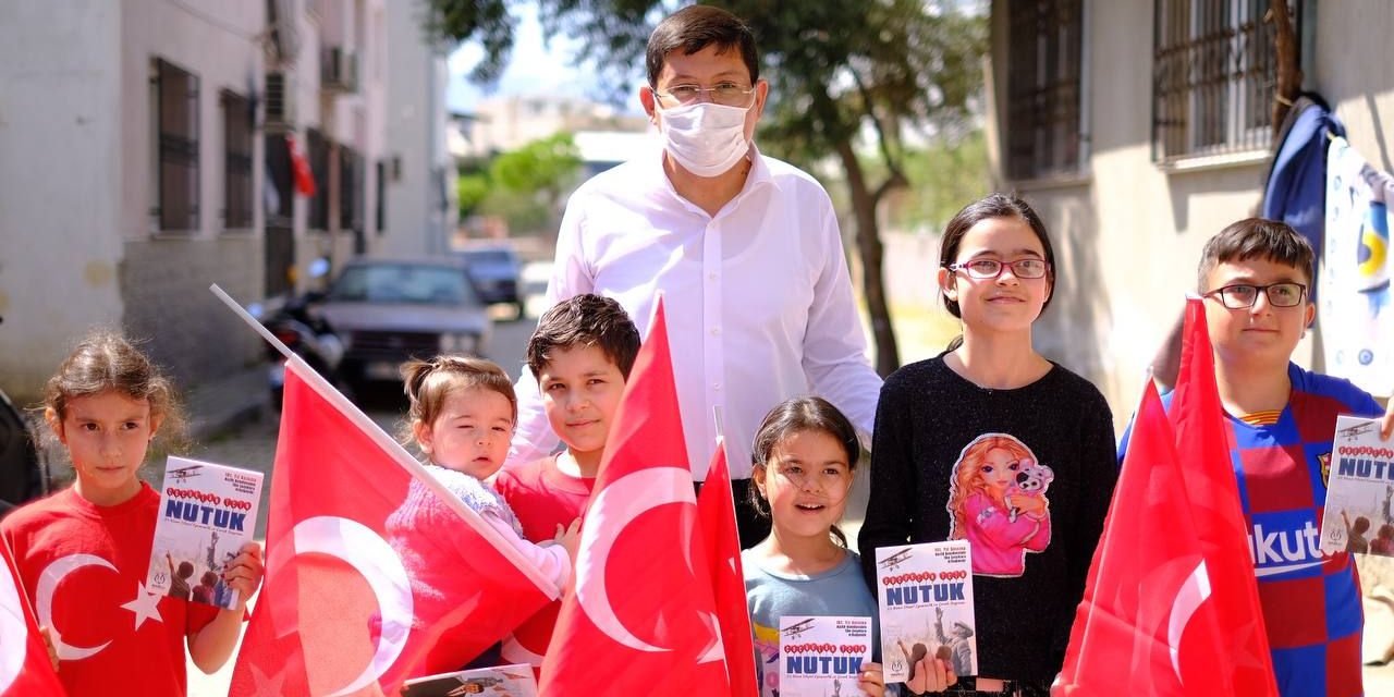 Başkan Özcan'dan 23 Nisan'da çocuklara Nutuk ve Türk bayrağı hediyesi