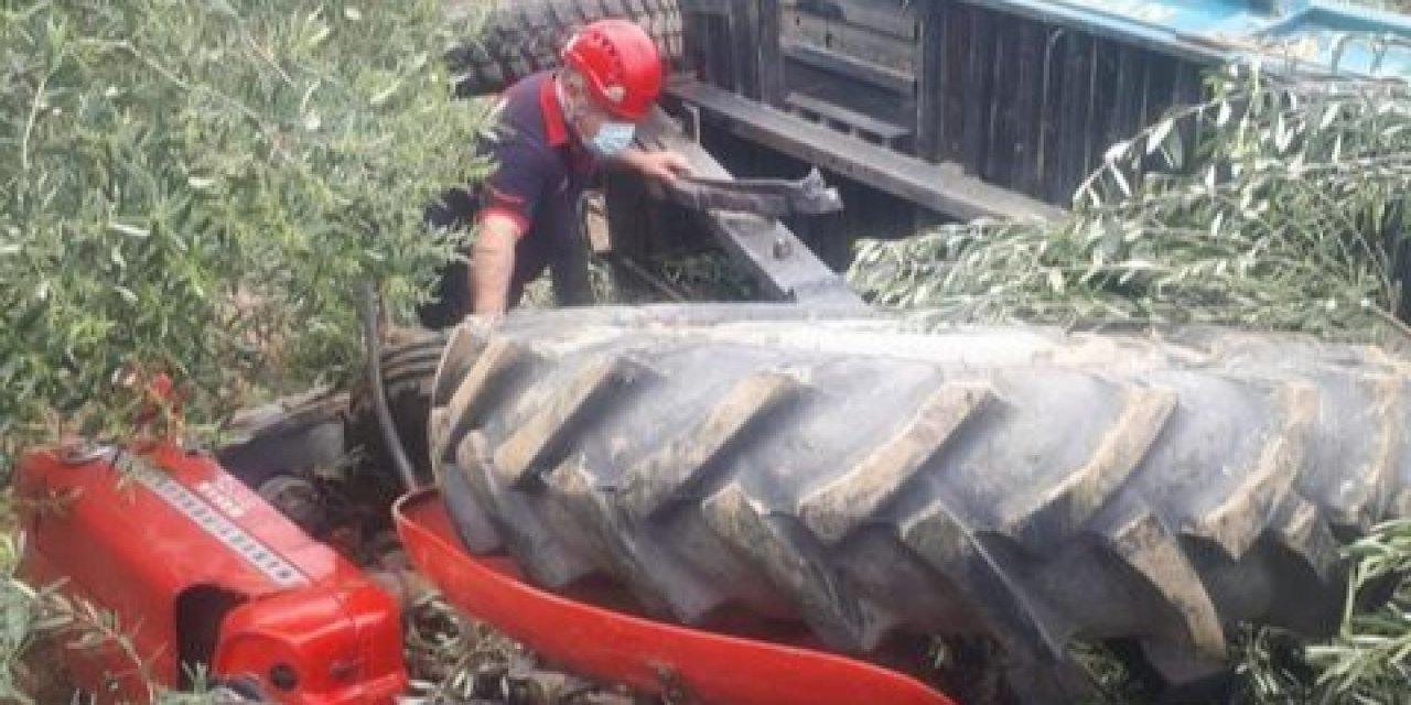 Aydın'da devrilen traktörün sürücüsü hayatını kaybetti