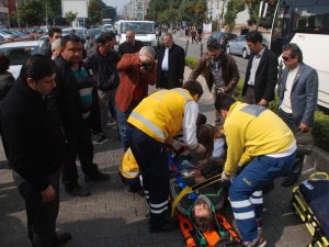 Açılan Kapıya Çarpan Motosiklet Sürücü Yaralandı