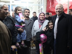 Pekgüzel, Rakiplerine Meydan Okudu