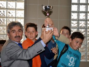 Yüzme Okullar Arası İl Birincileri Ödüllendirildi