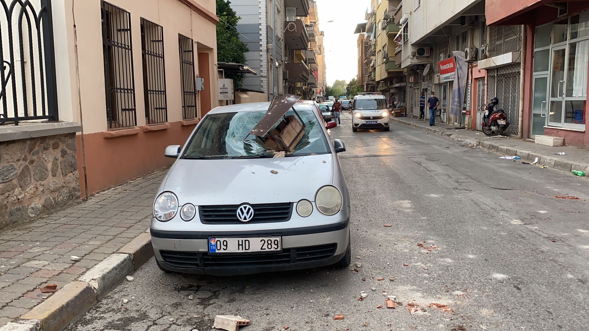 Nazilli’de fırtına hayatı felç etti! İşte ilk görüntüler