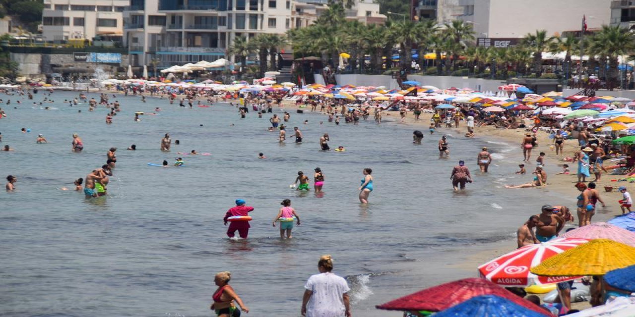 Kuşadası’nda plajlar doldu taştı