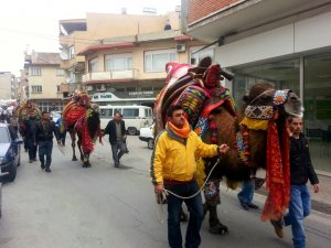 Pehlivan Develer Güreş Öncesi Kortejde Boy Gösterdi