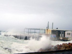 Lodos, Didim Sahillerinde Etkisini Sürdürüyor