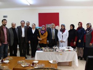 İğneler Çiçek Açtı