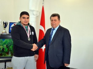 Atletizm Çekiç Atmada Aydınlı Yunus Türkiye 2.'si Oldu