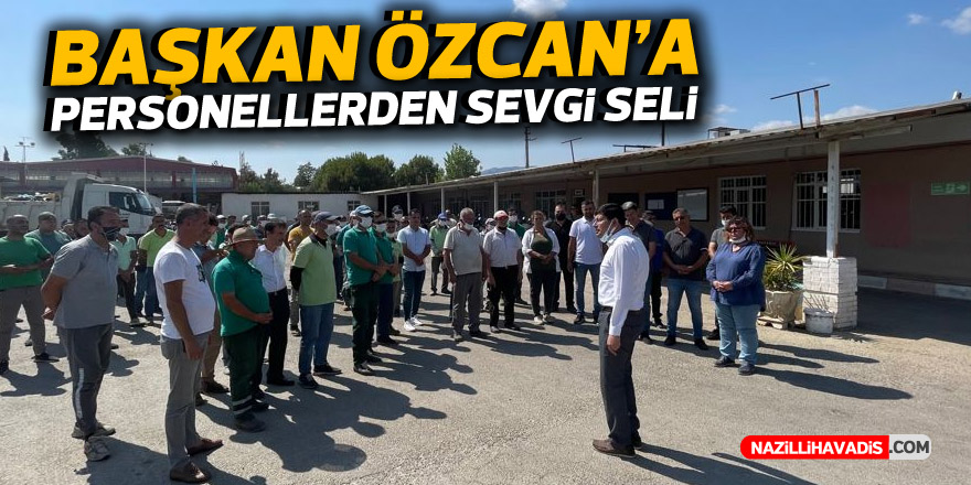 Başkan Özcan’a personellerden sevgi seli