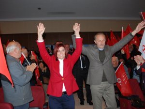 CHP’de 94 Yeni Üyeye Rozet Takıldı