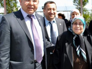 Evinin Kadını, Çocuklarının Anası Olmak, Kariyer Planlarını Erteletiyor