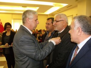 CHP’de 136 Yeni Üyeye Rozet Takıldı