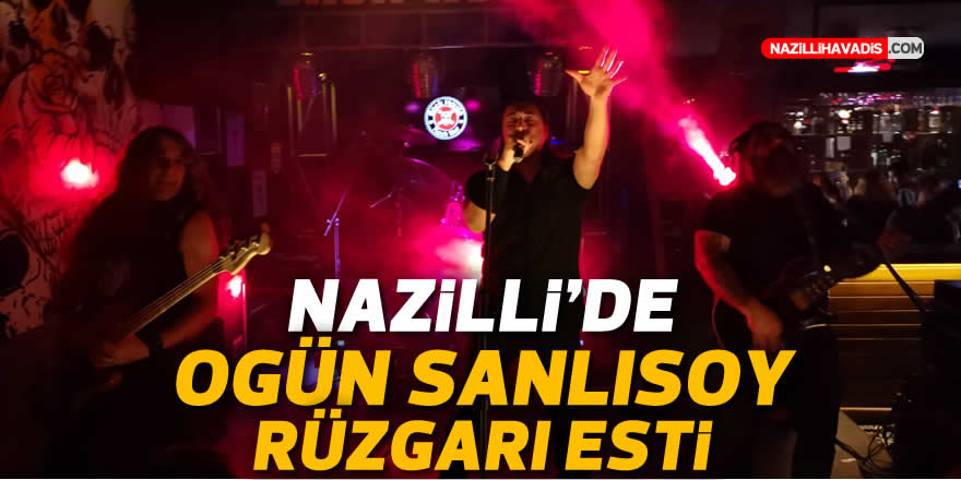 Sanlısoy, hayranlarına unutulmaz bir gece yaşattı