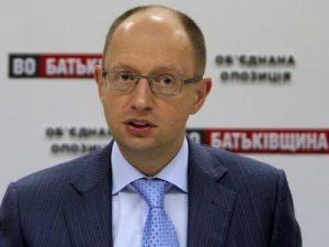 Yatsenyuk: Kriz Barışçıl Bir Şekilde Çözülebilir