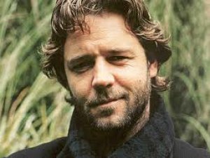 Russell Crowe, Seti Tlos’a Taşıdı