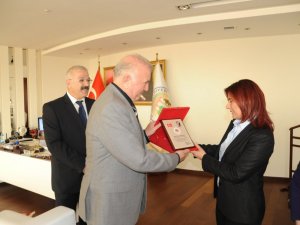 Polis Emeklilerinden Başkan Çerçioğlu’na Plaket