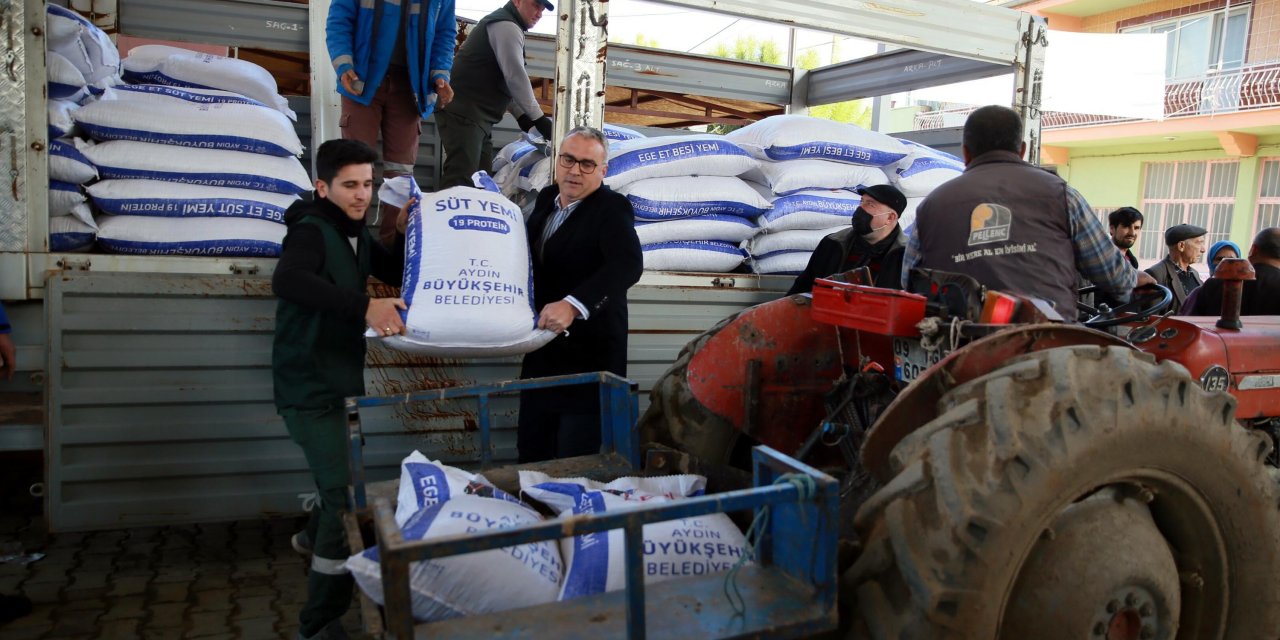 Aydın Büyükşehir Belediyesi'nden üreticiye yem desteği