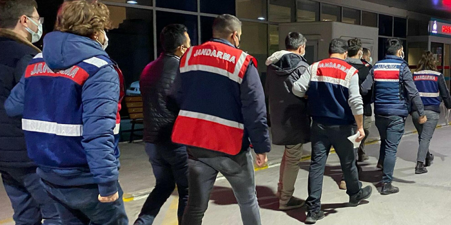 İzmir merkezli FETÖ'nün TSK yapılanmasına operasyonda 148 gözaltı