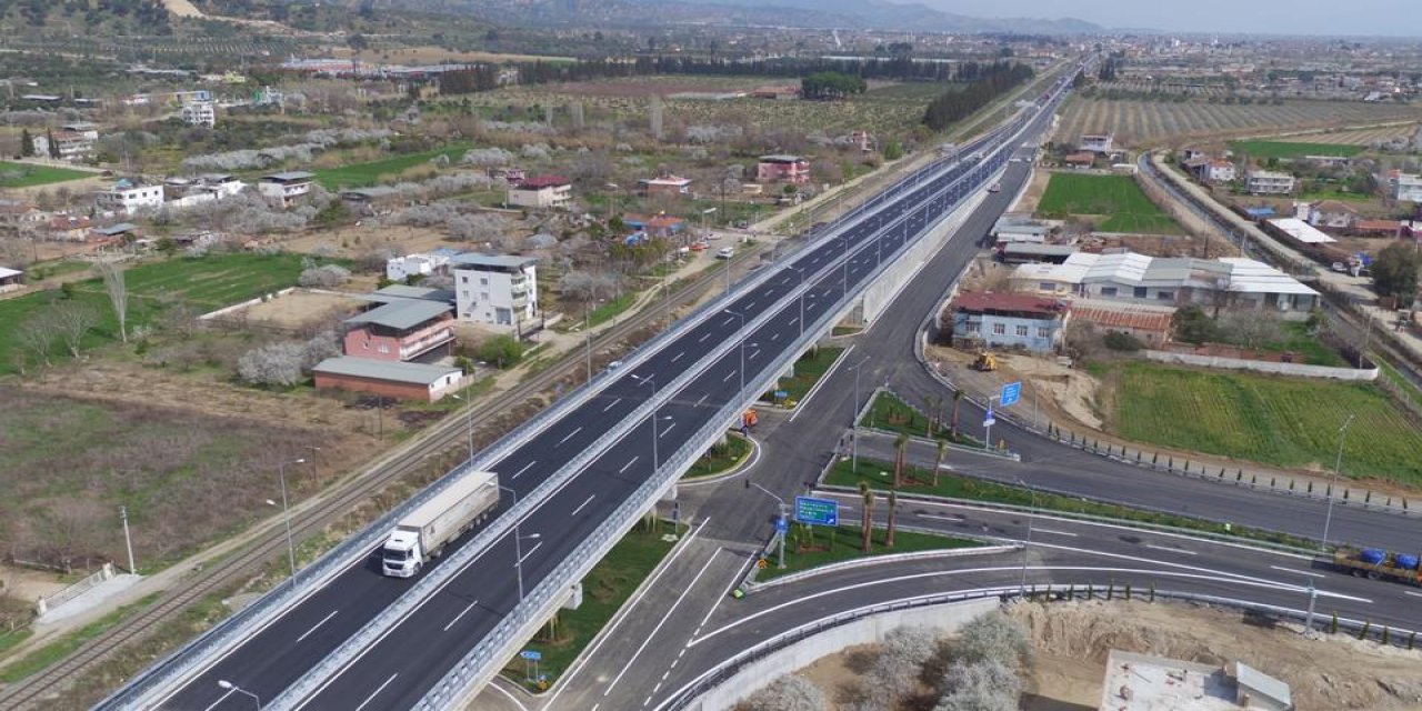 Aydın-Denizli Otoyolunda çalışmalar tüm hızıyla sürüyor