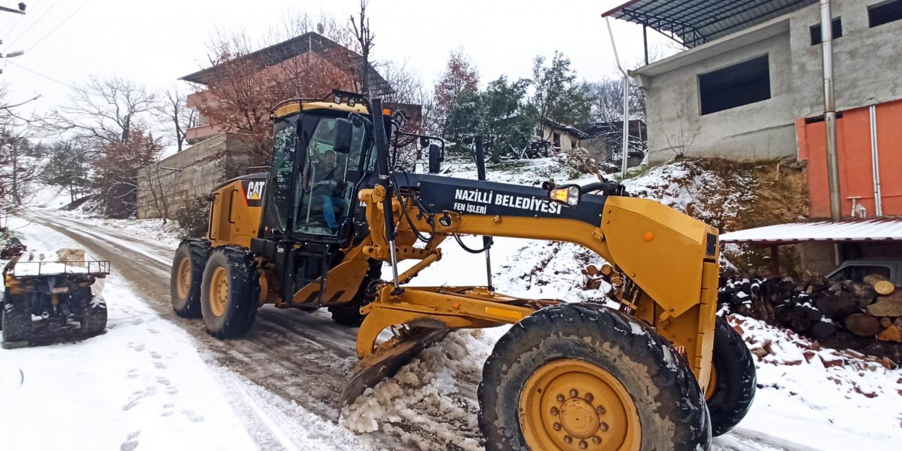 Nazilli’nin yüksek kesimlerinde yollar karla kaplandı