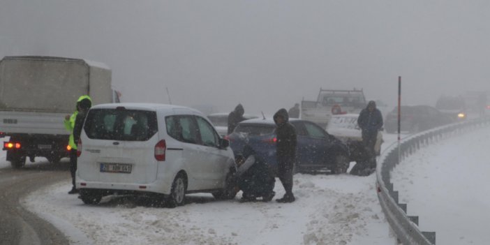 Denizli'ye gidecek olanlar dikkat! Kar yağışı ulaşımı engelliyor