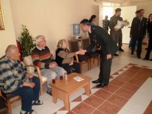 Didim'de Jandarmadan Huzurevine Ziyaret