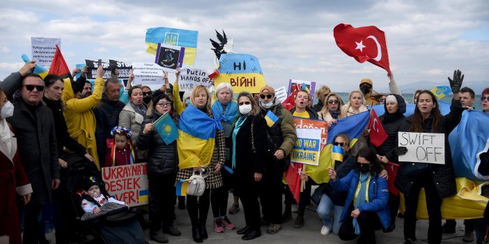 Kuşadası ve Bodrum'da yaşayan Ukraynalılardan 'Rusya' protestosu