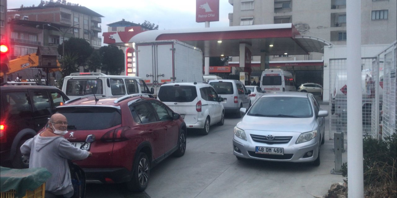 Nazilli’de zam kararının ardından uzun kuyruklar oluştu