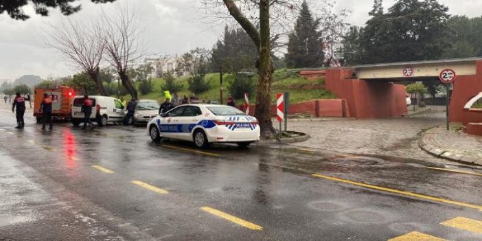 Aydın'da hafif ticari araç ile otomobil çarpıştı: 1 ölü, 2 yaralı