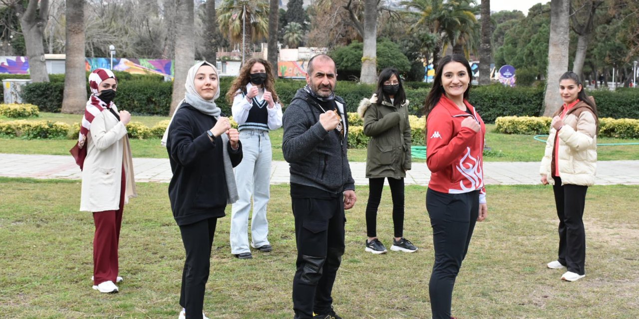 Şiddet mağduru annesini korumak için başladığı dövüş sanatları sporunu kadınlara öğretiyor