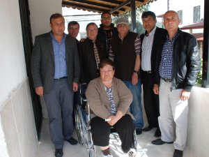 Didim Esnaf Odasından Engelli Vatandaşa Tekerlekli Sandalye Bağışı
