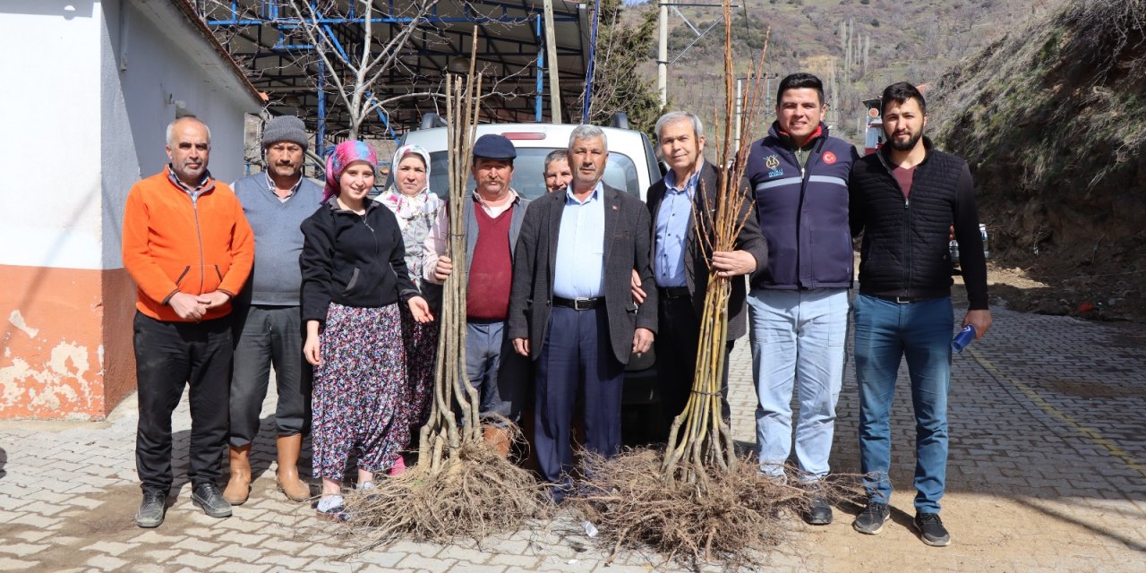 Nazilli Belediyesi çiftçinin yüzünü güldürmeye devam ediyor