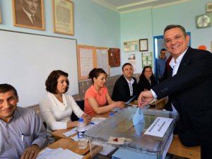Kuşadası’nın Yeni Belediye Başkanı Özer Kayalı