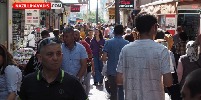 Uzun Çarşı’da bayram yoğunluğu