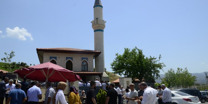 AK Parti üyeleri, Adnan Menderes'i Aydın'da adına açılan müzede andı