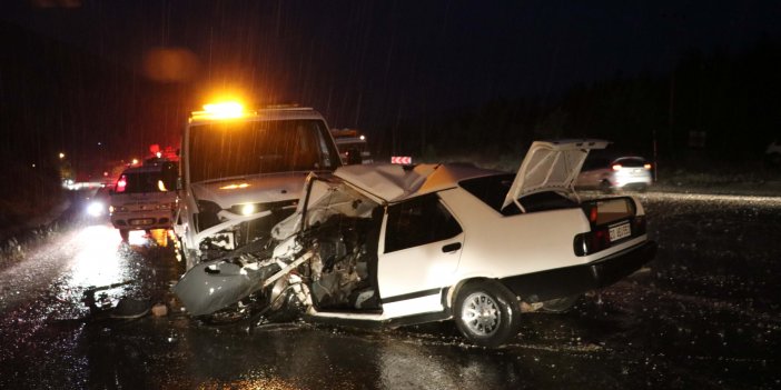 Otomobil ile çekicinin çarpışması sonucu 1 kişi öldü, 2 kişi yaralandı