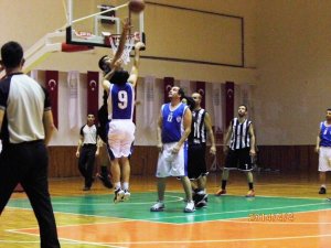 Kuşadası Gençlikspor Basketbolda Şampiyonluğa Koşuyor