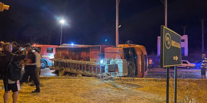 Göreve giden itfaiye aracının devrilmesi sonucu 2 personel yaralandı